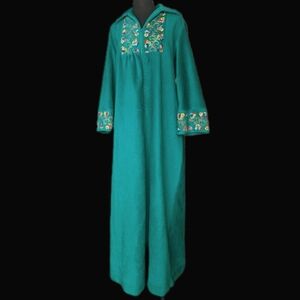 Vintage 1979s Robe Hose Coat in Green with Beautiful Retro Embroidery